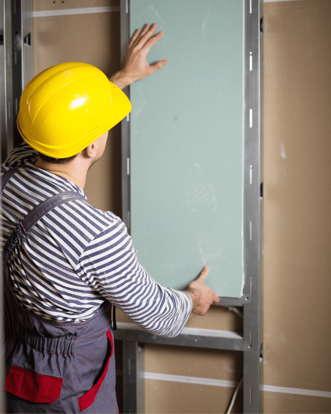 Építkezés: könnyű szerkezetes elemek összerakása